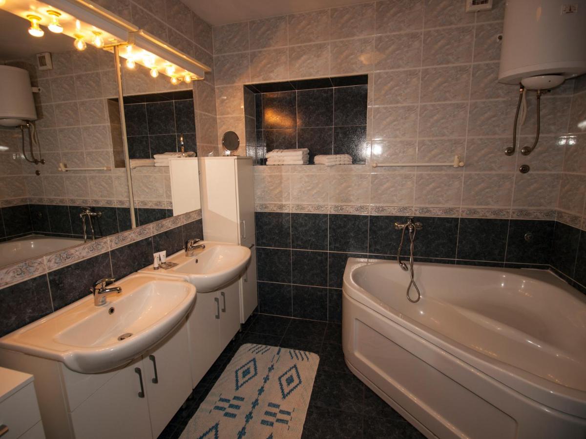 Apartments Srzic No1 Макарска Екстериор снимка